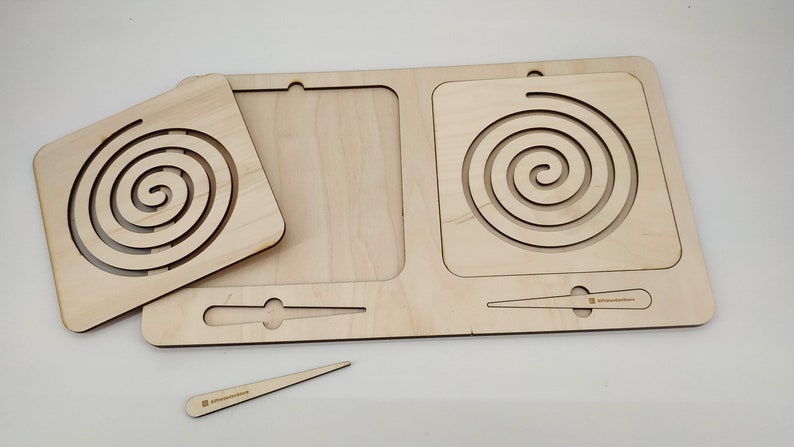 Reversible  tracing  board,  Montessori  educational  resource